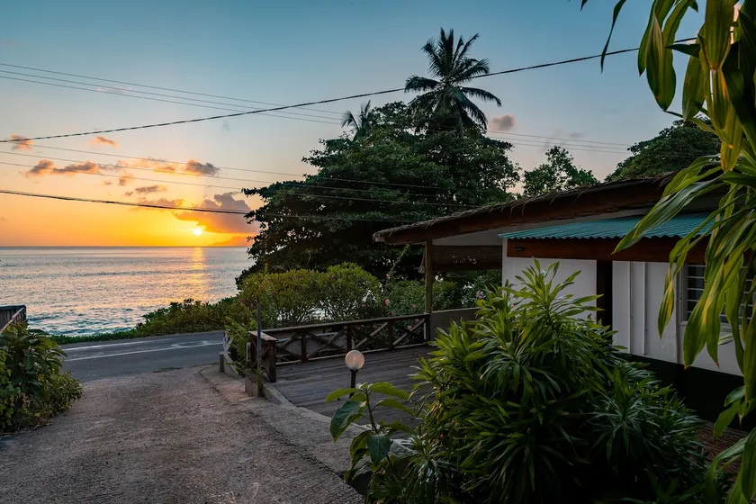 Beach House Beau Vallon - Image 1