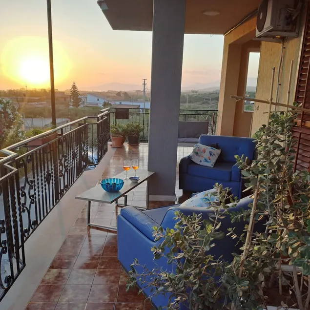 Large terrace • olives & sea - Image 1
