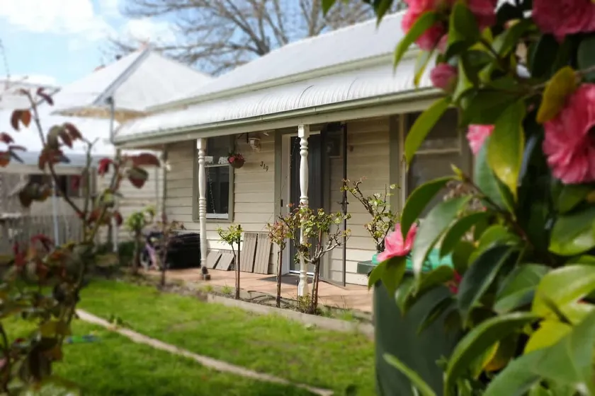 Pet & Family retreat | Fenced yard | Walk to town - Image 1