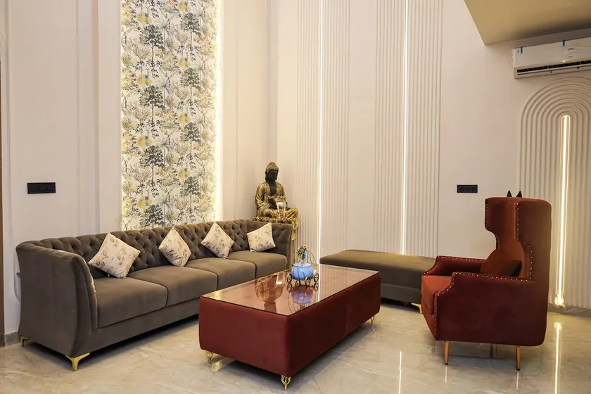 *Centrally Located* 6BHK Mansion* w/Pool & Banquet - Image 1
