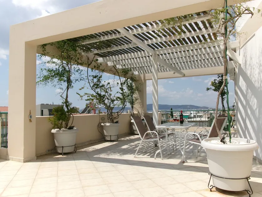 Sunny Penthouse with Panoramic Views near Metro - Image 1