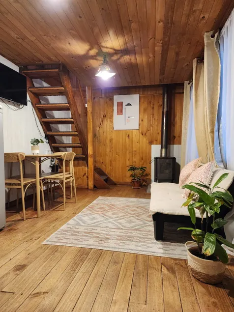Interior cabin, daily, equipped, very cozy - Image 1