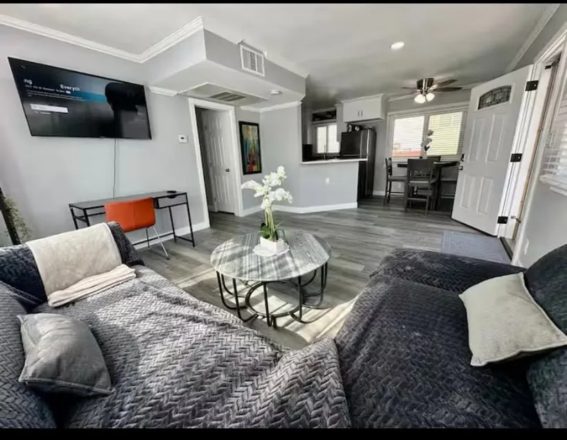 Walk to Sofi stadium+Forum+Intuit-1BR Apt+Parking - Image 1