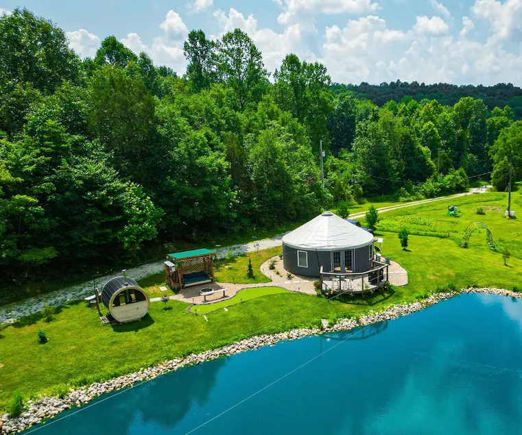 Luxury Yurt w/Pond, Sauna, Fire-pit, Garden, Stars - Image 1