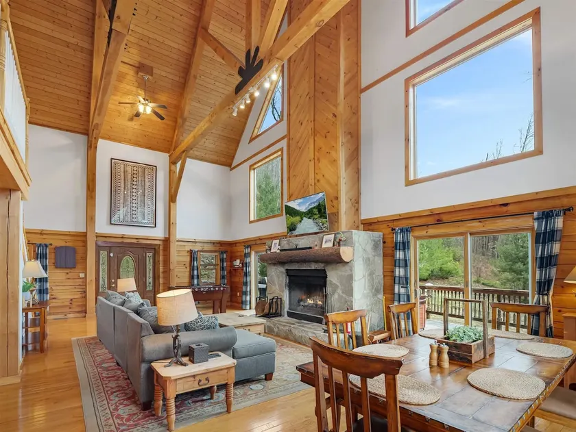 Mountain Home with Scenic Views - Image 1