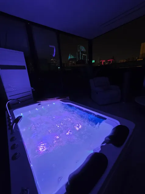 Luxury - BBQ - Jacuzzi - Skyline views - Image 1
