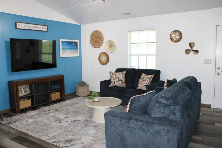 Cozy, Fully Renovated Cabin Near Mark Twain Lake - Image 1