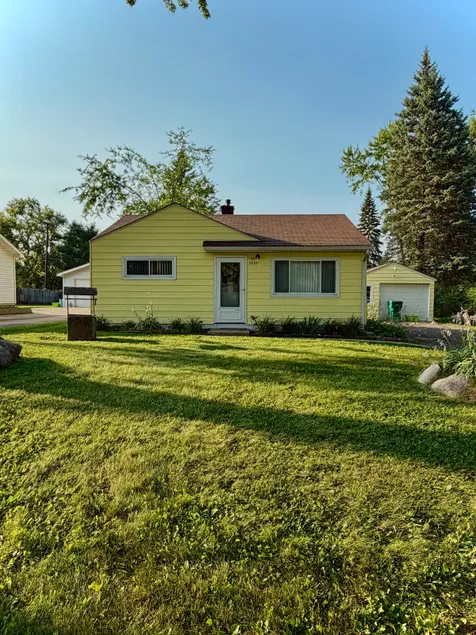 Ranch home close to everything - Image 1