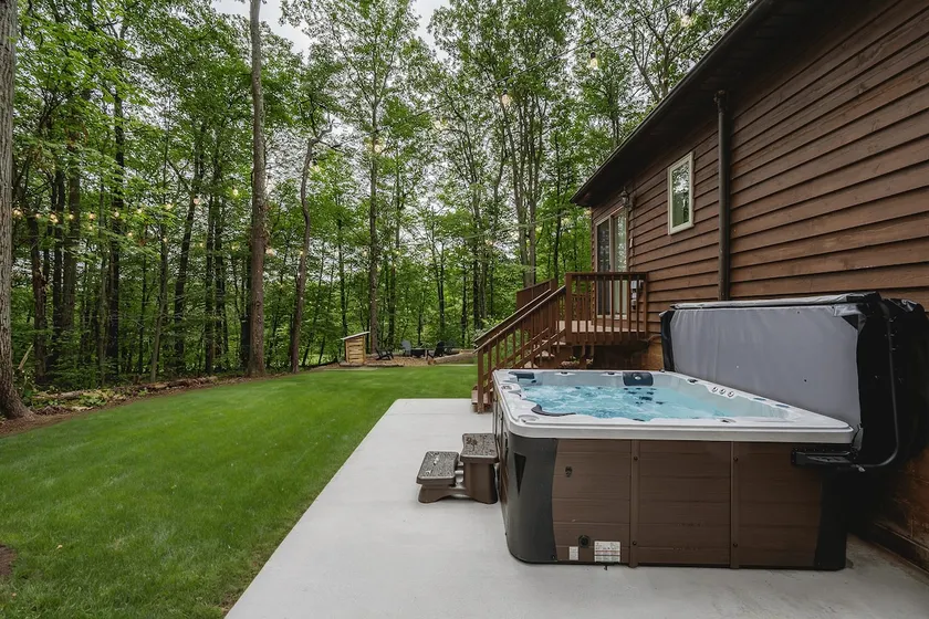 Knobby & Nice Retreat w/hot tub, pool, firepit - Image 1