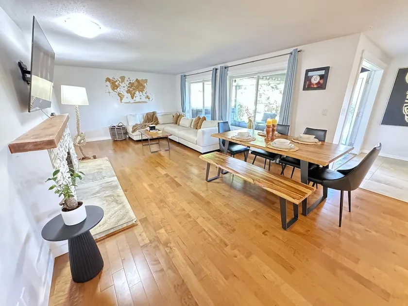 North Van Getaway with 3BR, Hot Tub and Huge Backyard - Image 1