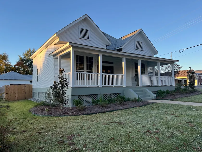 Magdalynn House 3 bed/2.5 bath - Image 1
