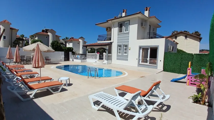Detached Villa with Pool • 4 Bedrooms • 4 Bathrooms - Image 1