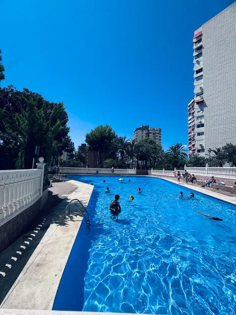 Recently renovated. Welcome families. Pool&tennis. - Image 1