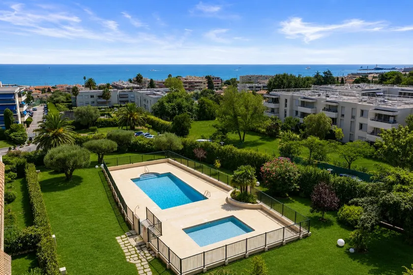 Le Thalassa - Spacious - Sea View - AC - Parking - Pool - Image 1