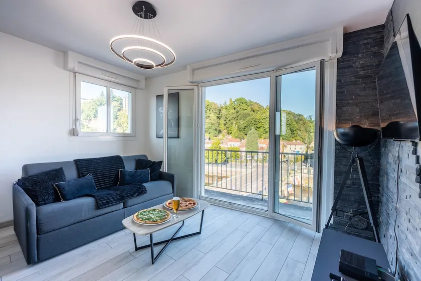 Apt F1 - balcony /downtown - Image 1