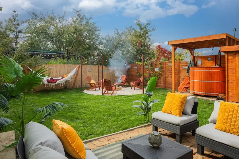 Cozy Private Cottage With Hot Tub, Pet-Friendly - Image 1