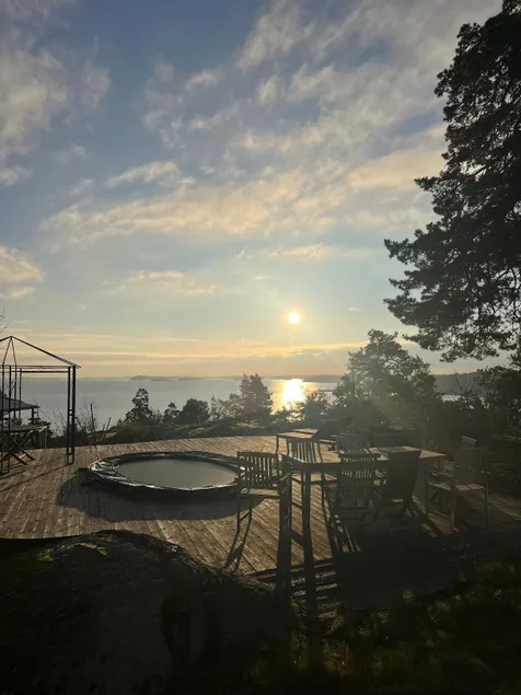 Beautiful artist's home with fantastic views. - Image 1