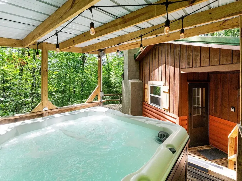 Spacious cabin near Hocking Hills State Park - Image 1