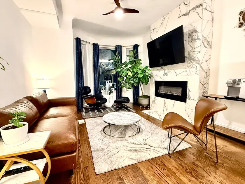 Modern 4BR and 2bath Condo Near UChicago/Hyde Park - Image 1