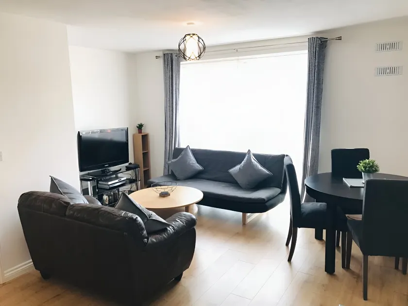 Spacious 2-Bed Flat in Homerton House - Image 1