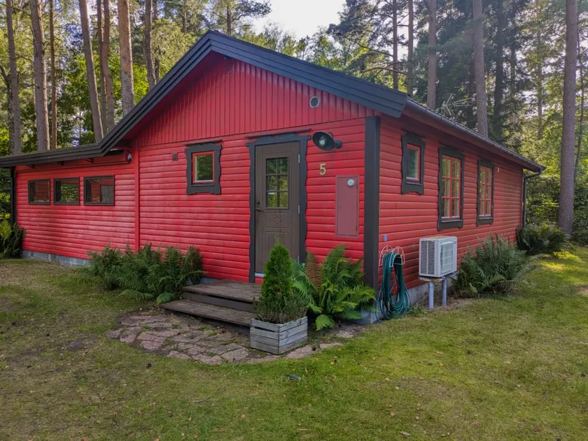 Family cottage in forest idyll - Image 1