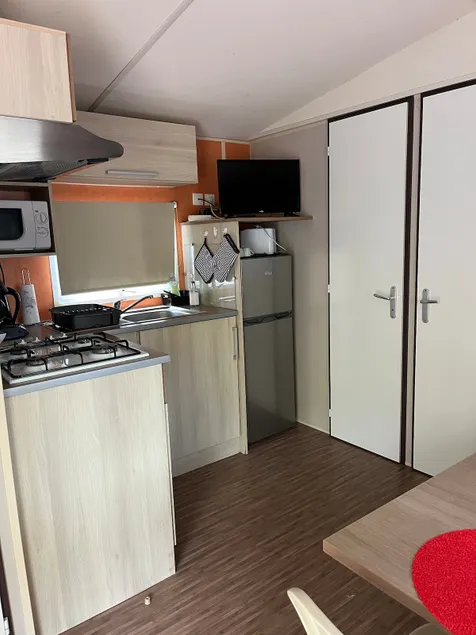Comfortable 12B mobile home in family campground - Image 1
