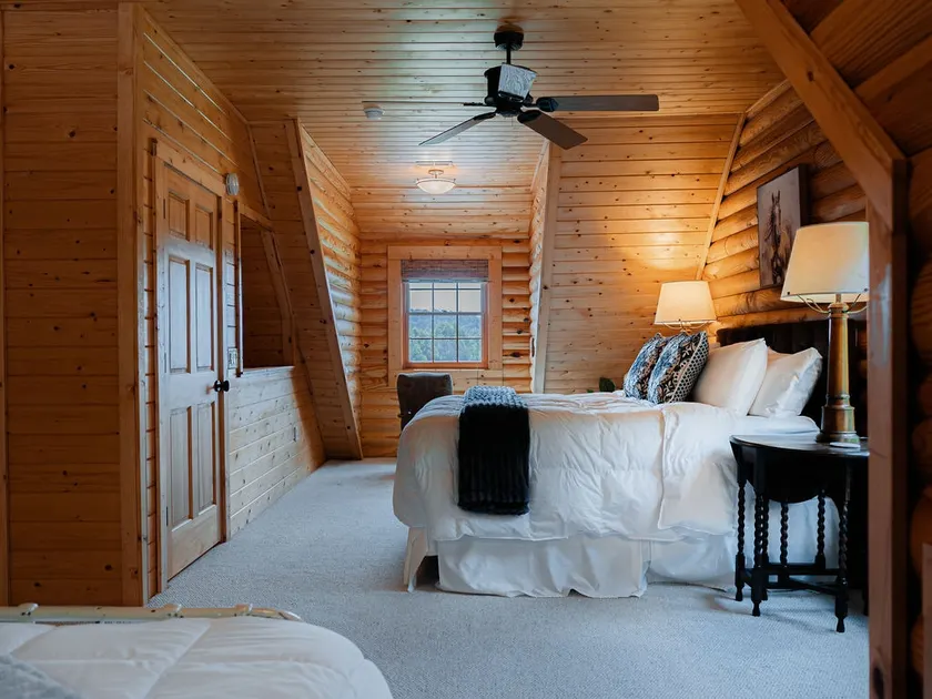”Stonewood Manor” - A Luxurious Retreat w/ Hot Tub - Image 1