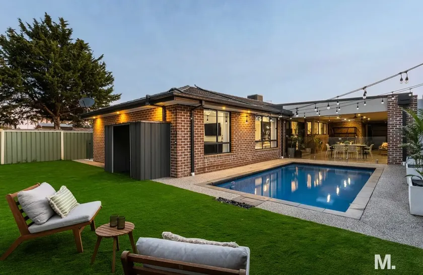 Modern Spacious 4BR + Pool - 5mins drive Airport Long Term Availabale Please contact within - Image 1
