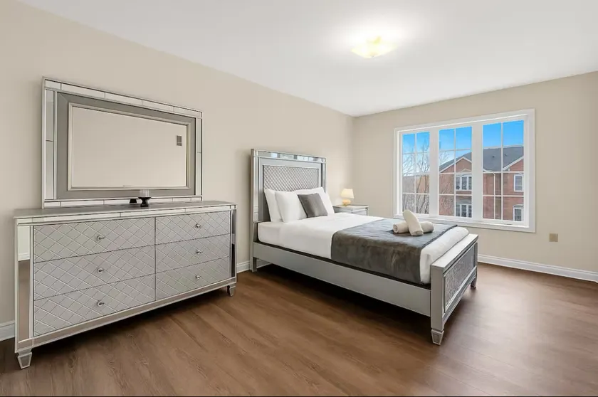 Comfortable Brampton Getaway – 3BR, 3BA, 4 Beds - Image 1