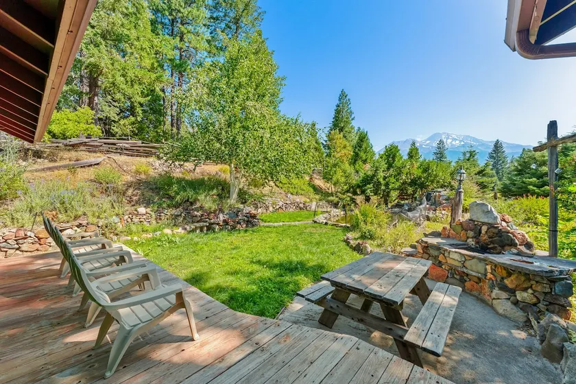 Stargazer Chalet in Mount Shasta - Image 1