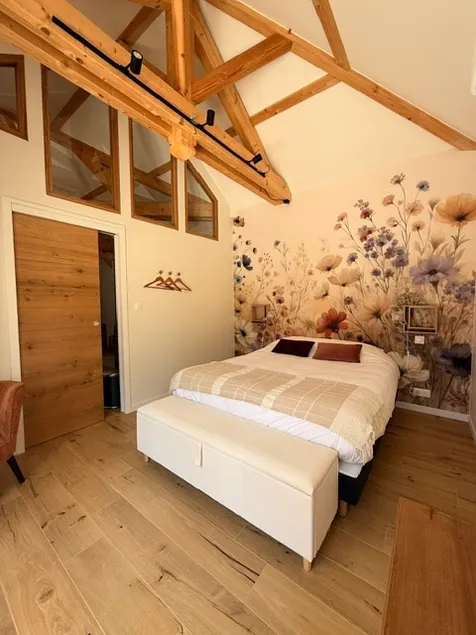 Burgundy Canal Getaway - Image 1
