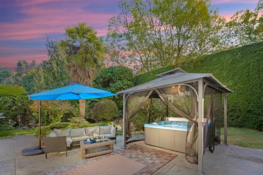 Grand Vancouver Retreat | Spacious 7BR + Hot Tub - Image 1