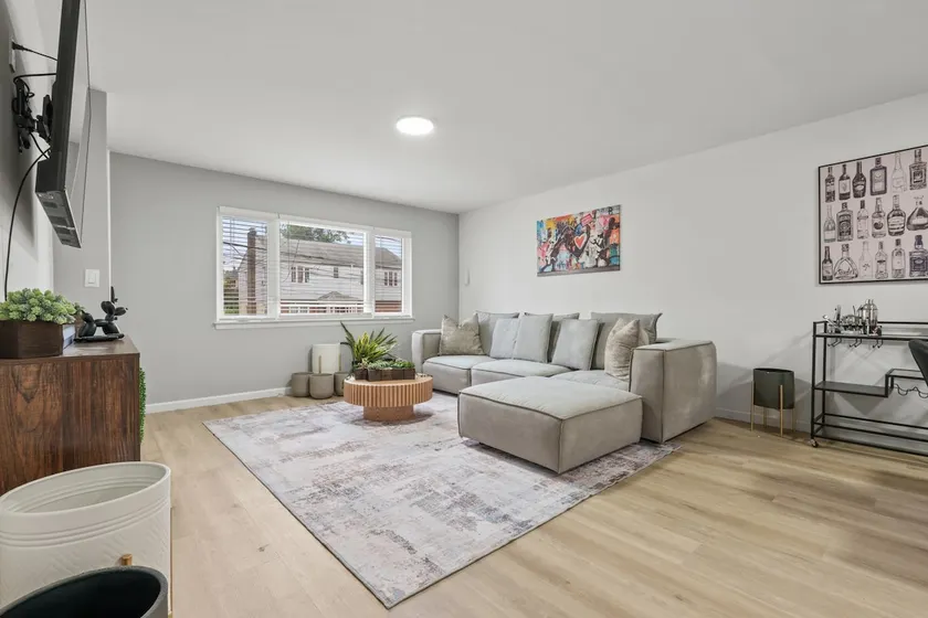 Cozy 3BR, Free Parking near NYC & MetLife Stadium - Image 1