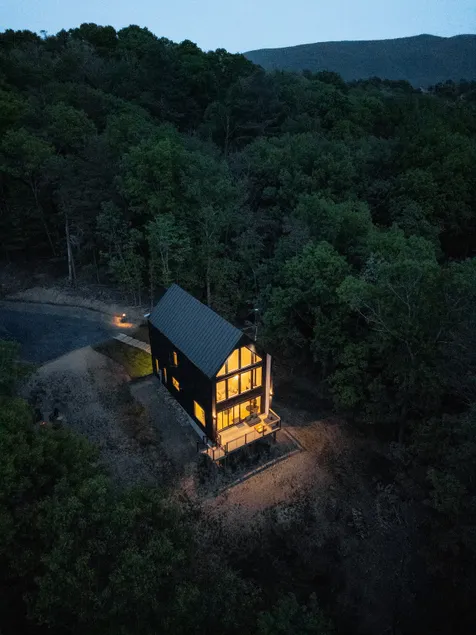 NEW* Modern Nordic Style Cabin w Hot Tub - Image 1