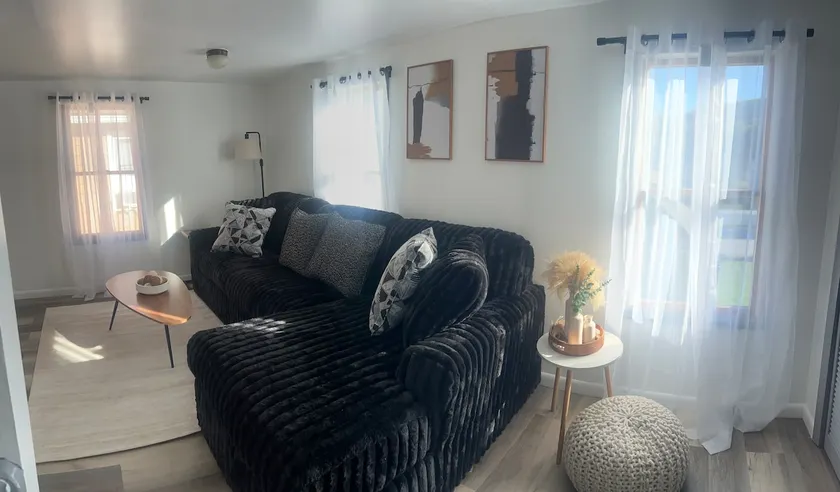 Central Corning 1BR Upstairs Apartment - Image 1