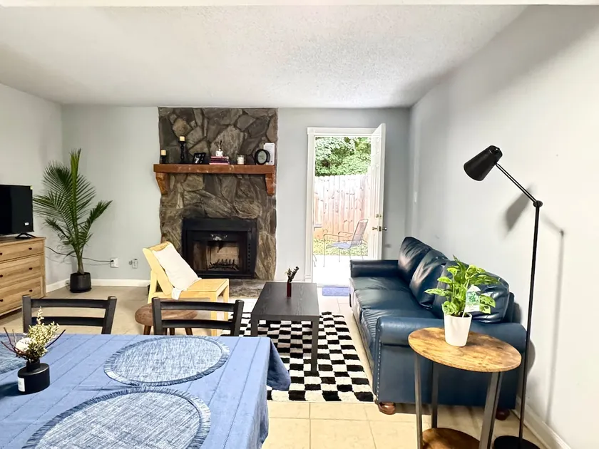 Peachtree cozy #B - Image 1
