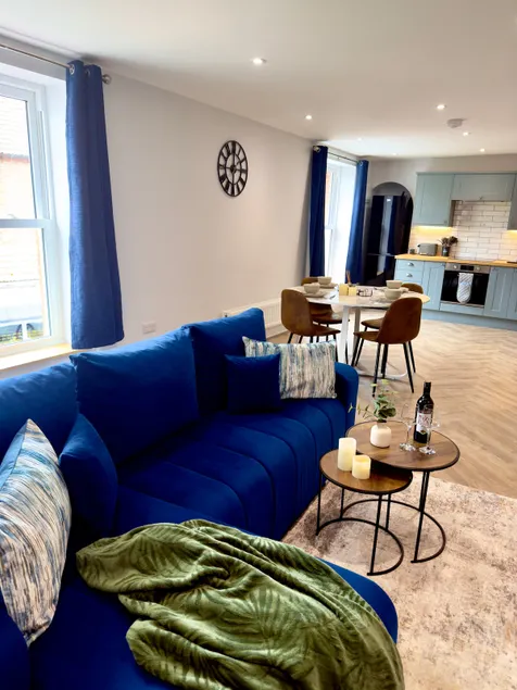 Luxury Holt Duplex with Bath Suite - Image 1