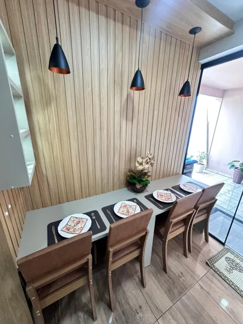 Deluxe Apartment With Private Garage - Image 1