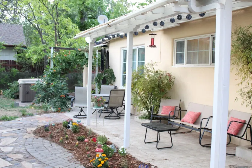 Oak Creek Retreat with creek access - Image 1