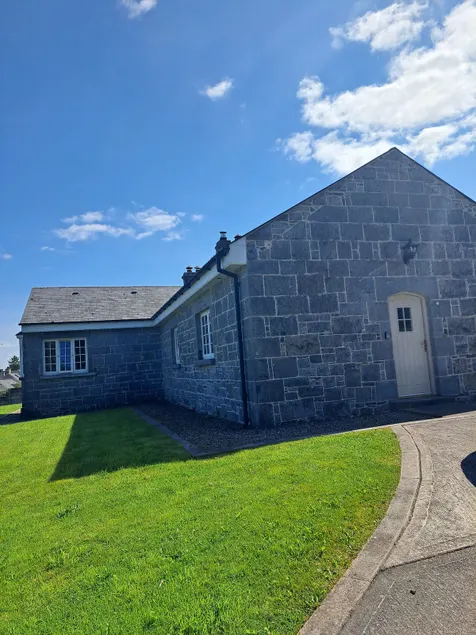 1885 School house, Harbour Views - Image 1