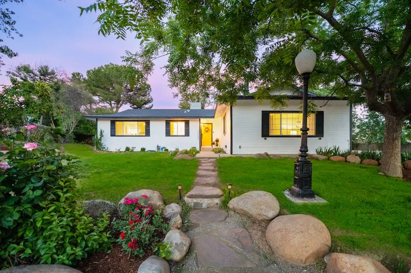 The Fairway House at River Island Golf Course - Image 1