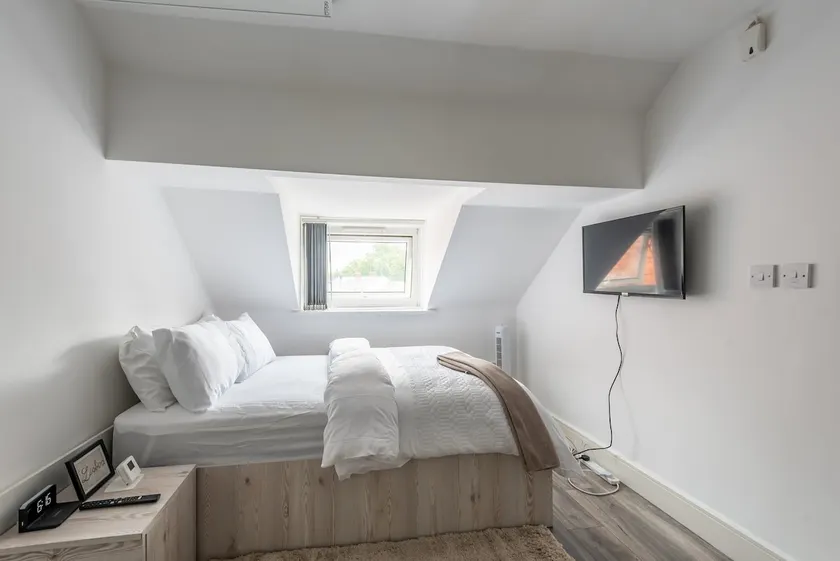 Cosy Suite Sleeps 3 with Parking - Image 1