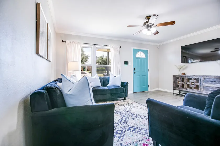 3 BR/1 BA - Centrally Located - Image 1