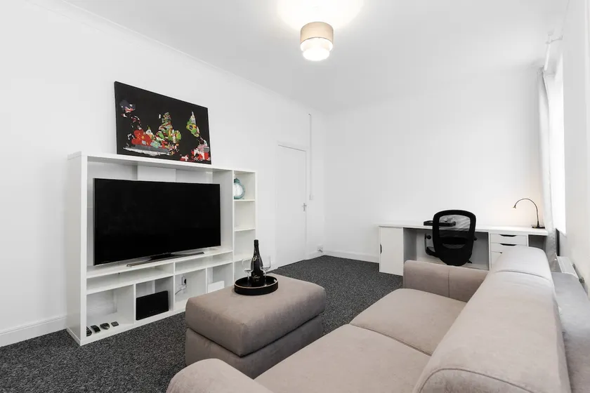 Centrally Located Flat with King Size Bed And an Option of Sofa Bed at Extra Cost - Image 1