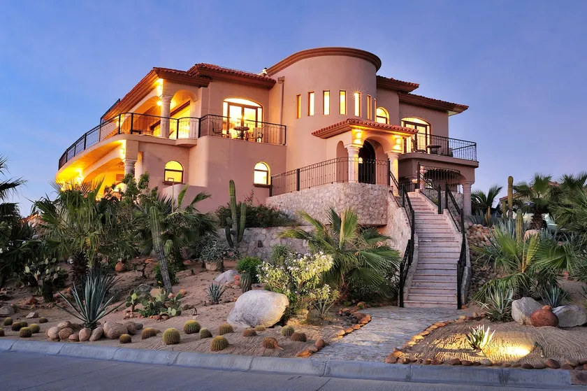 Beach Club and Golf Villa - Image 1