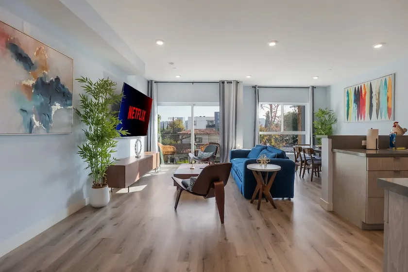 Stylish 2BR Getaway Near Universal Studios - Image 1