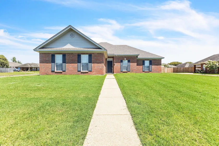 Beautiful Spacious Home near Deer Creek Eastchase - Image 1