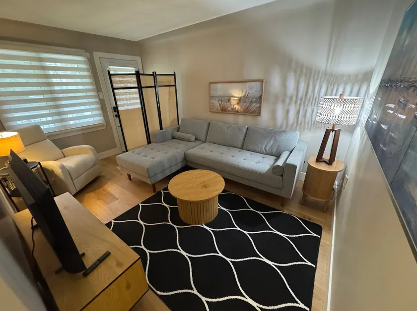Luxury 1 Bedroom Fully Furnished - Unit 1 - Image 1