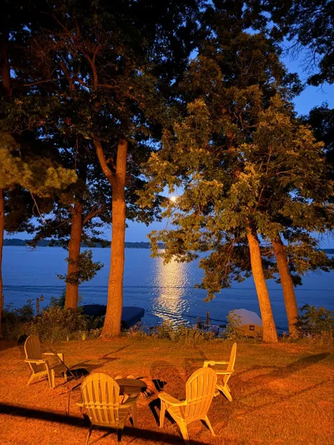 Devils Lake-views-trails-fish-coffee bar-spotless - Image 1