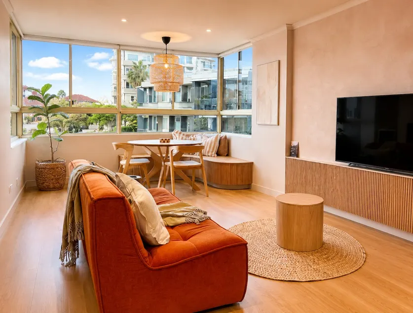 Luxury Riverfront Apt w/ Pool & City Views - Image 1